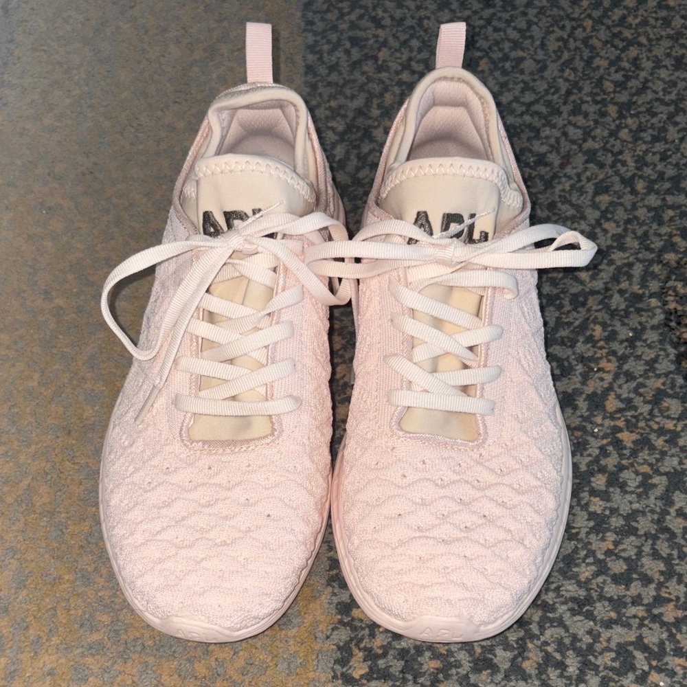APL LIGHT PINK ATHLETIC SHOES/Size 9/EUC